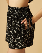 Load image into Gallery viewer, Floral Print Shorts with a Drawstring Waist