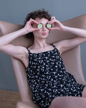 Load image into Gallery viewer, Floral Print Top with White Lace and a Red Button