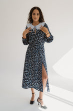 Load image into Gallery viewer, Navy Blue Floral Print Dress With Long Sleeves And Detachable Collar