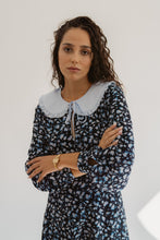 Load image into Gallery viewer, Navy Blue Floral Print Dress With Long Sleeves And Detachable Collar