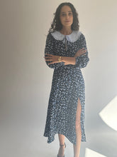 Load image into Gallery viewer, Navy Blue Floral Print Dress With Long Sleeves And Detachable Collar