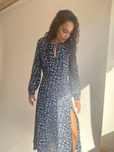 Load image into Gallery viewer, Navy Blue Floral Print Dress With Long Sleeves And Detachable Collar