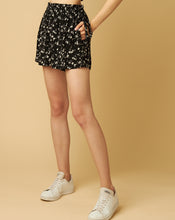 Load image into Gallery viewer, Floral Print Shorts with a Drawstring Waist

