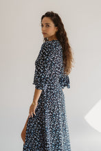 Load image into Gallery viewer, Navy Blue Floral Print Dress With Long Sleeves And Detachable Collar
